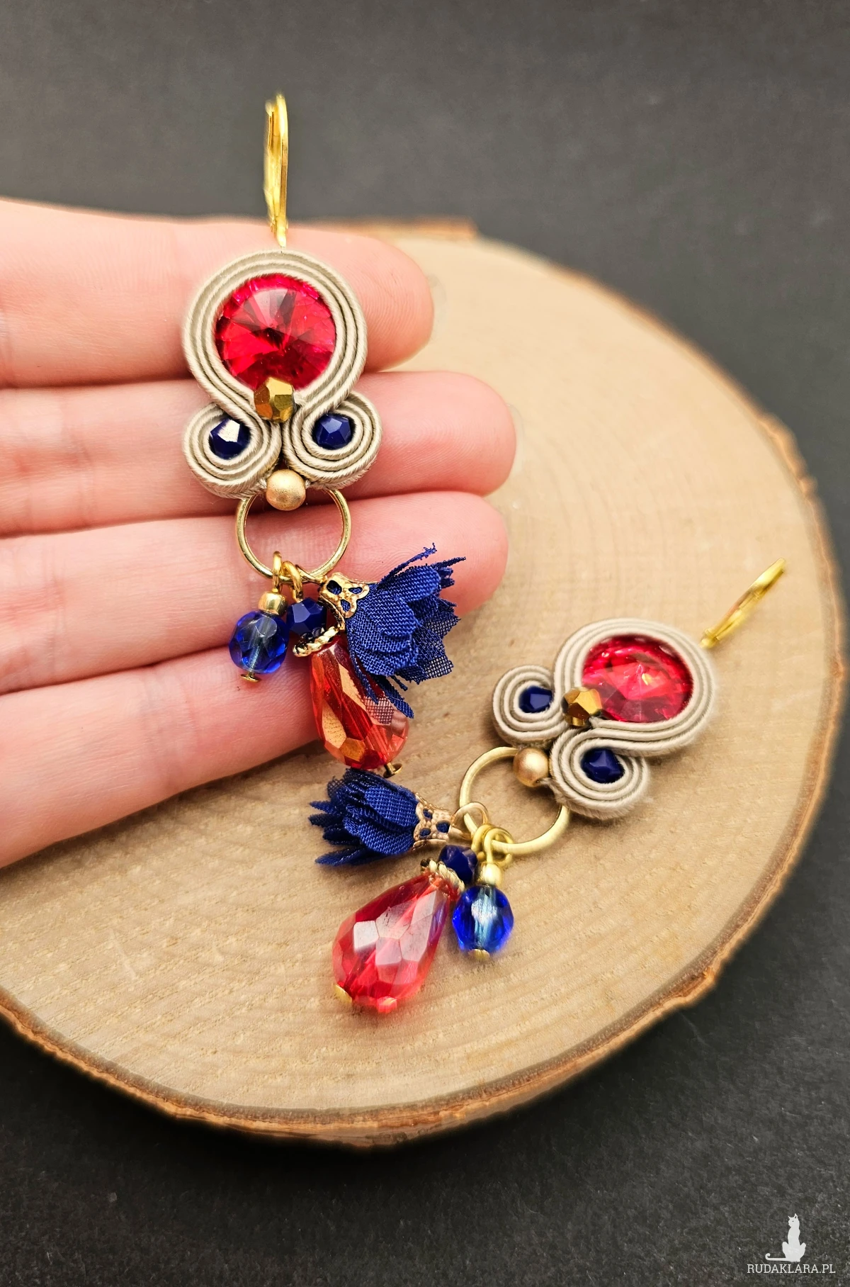 Beżowo kolorowe kolczyki sutasz z kryształkami 8